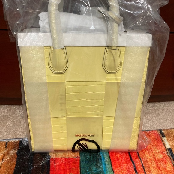 NWT~Michael Kors Mercer MD Crossbody Brand NEW Luxury Shoulder bag - Picture 4 of 16